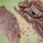 Защо шоколадът става бял и може ли да се яде: